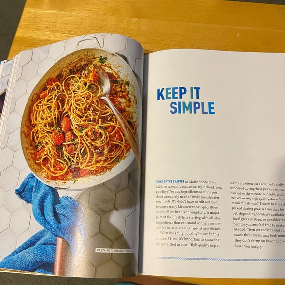 Weight Watcher's "The Mediterranean Table" cookbook - Picture 1 of 5